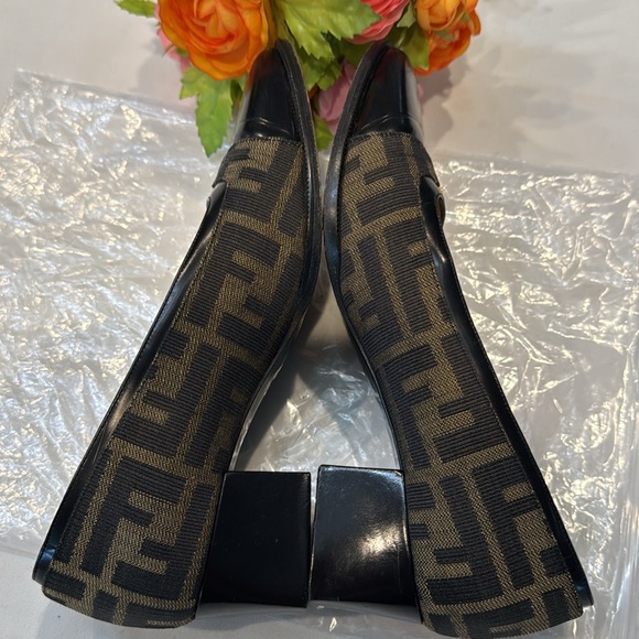 Authentic Fendi shoes - Picture 4 of 10